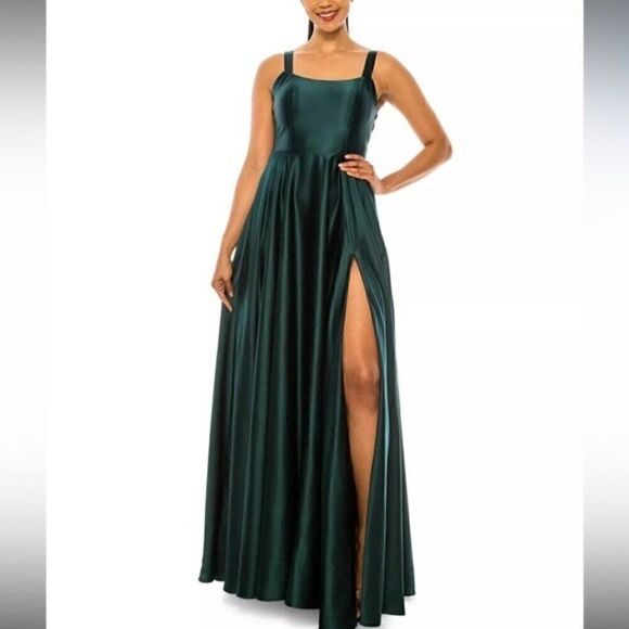 B DARLIN Juniors' Open-Back Gown, evening dress hunter size 3/4 - Picture 2 of 10